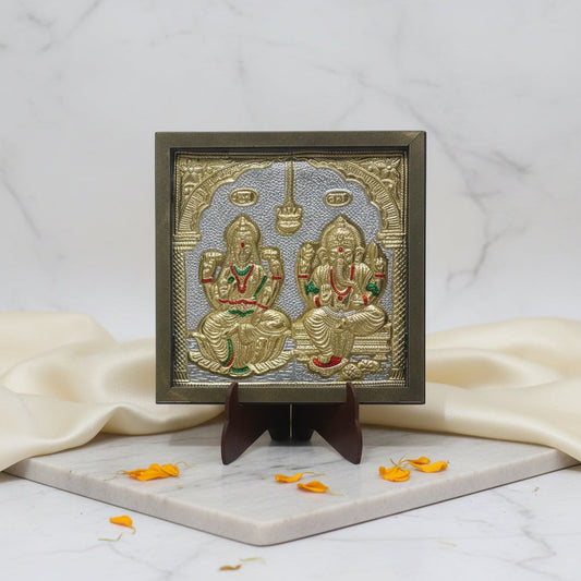 Divine Radiance: Lakshmi Ganesha 999 Silver-Plated Frame